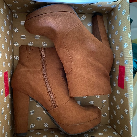 Booties - Picture 4 of 4